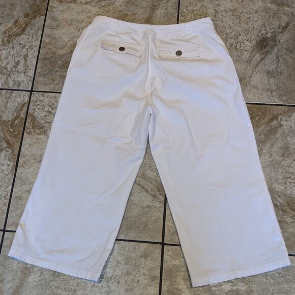 Chicos Womens 32x21 Capris Straight Leg White Button Size 1 Summer Golf Pant - Picture 6 of 9